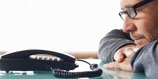 How long does a customer wait before hanging up the phone?